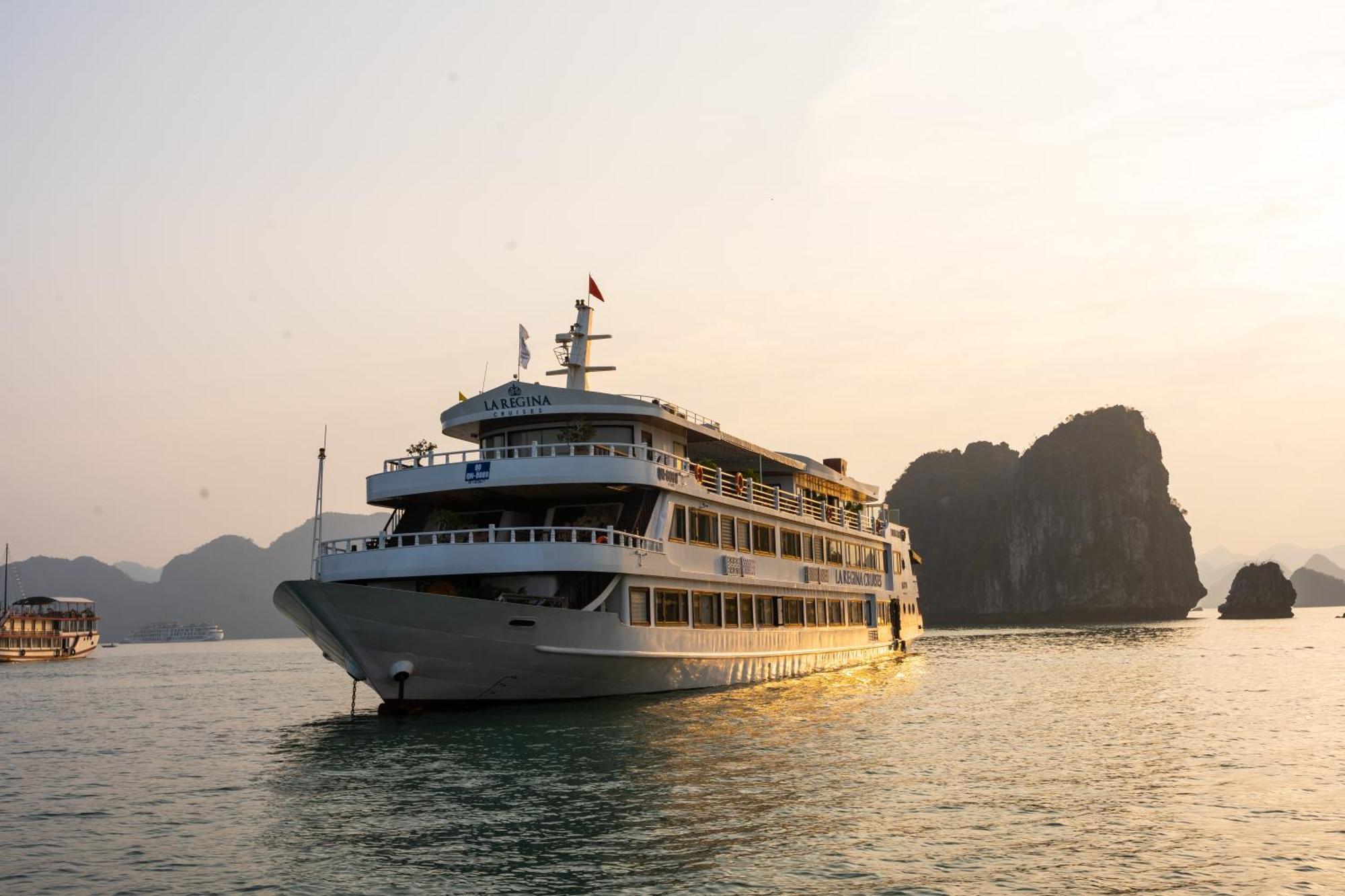 La Regina Royal Cruise Hotel Ha Long Exterior photo