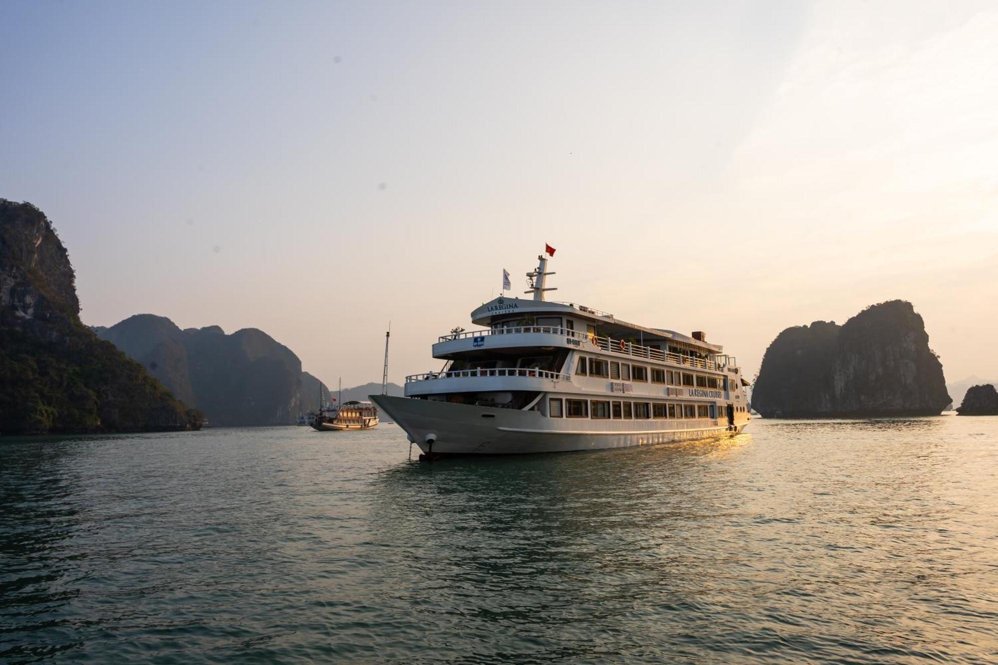 La Regina Royal Cruise Hotel Ha Long Exterior photo